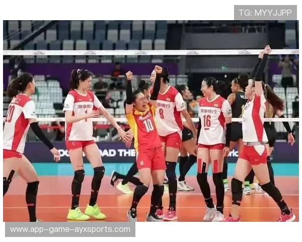 天津女排快速平拉开，李盈莹强攻命中，助力天津女排再攀高峰